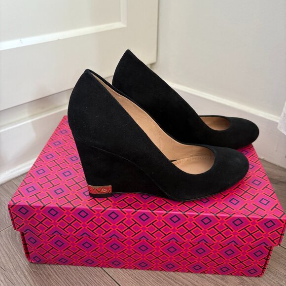 Tory Burch Black Suede Astoria Wedge - Picture 2 of 14